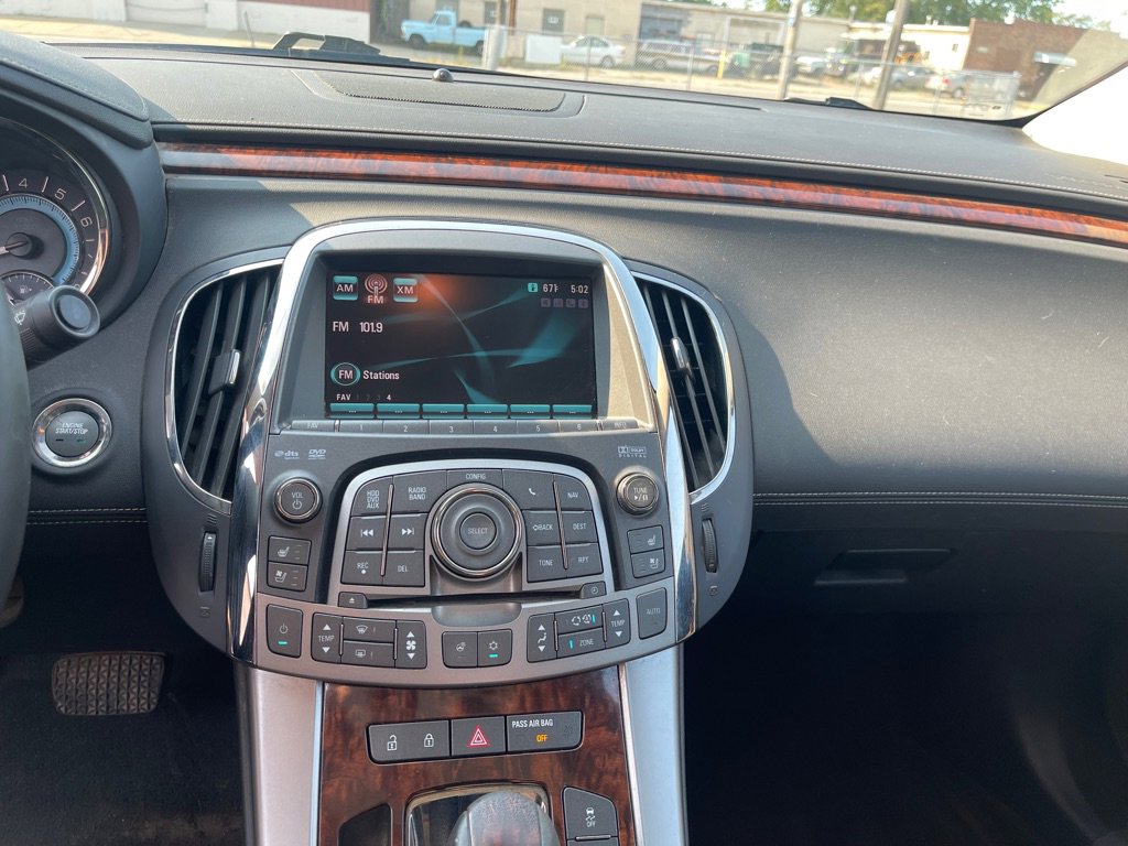 Used 2010 Buick LaCrosse CXL w/ Luxury Package AWD/4WD image 9