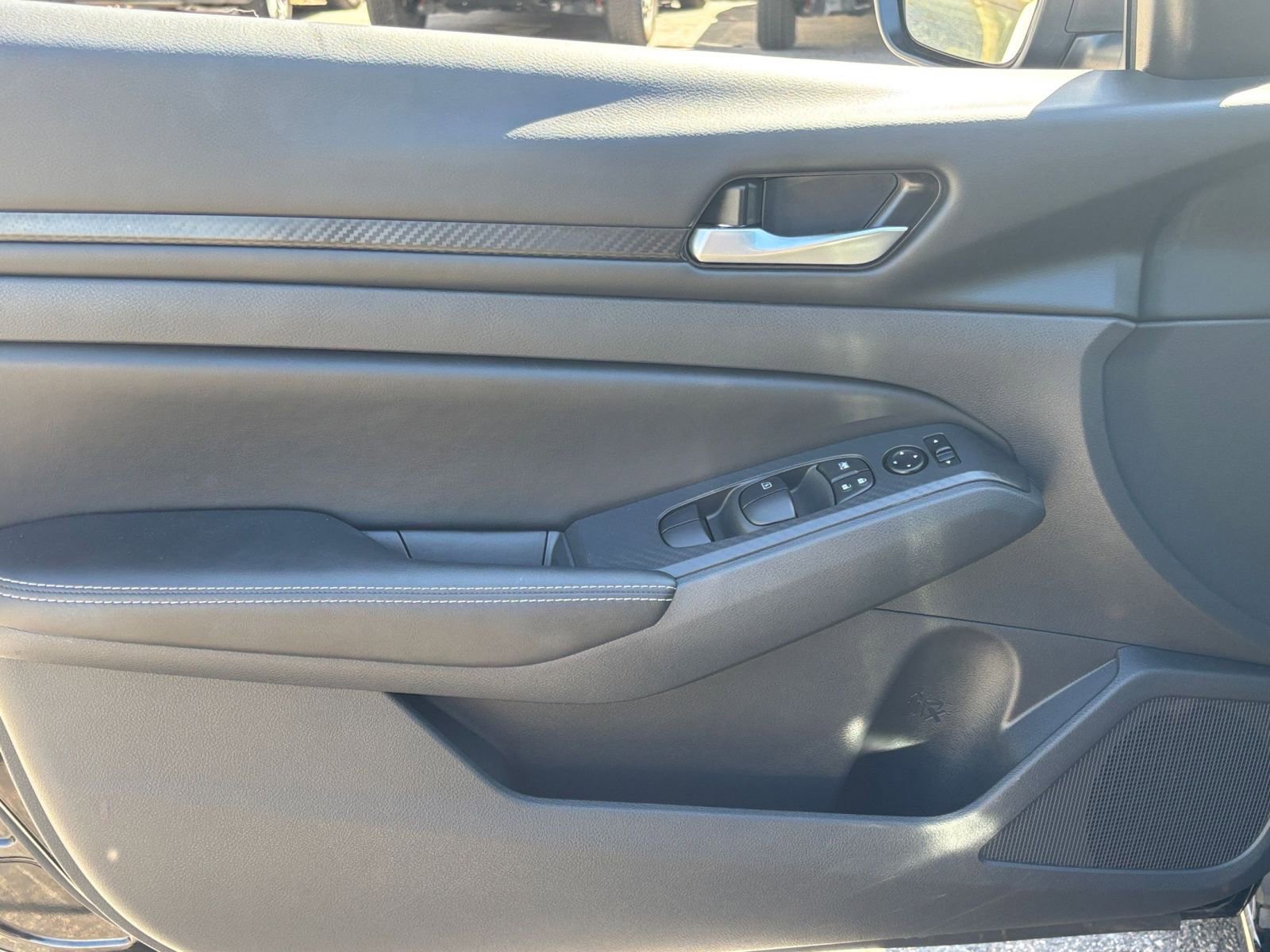 Used 2025 Nissan Altima 2.5 SV image 18