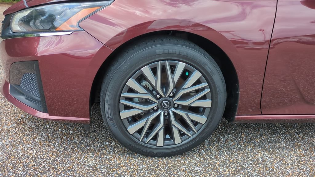 Used 2024 Nissan Altima 2.5 SV FWD image 10
