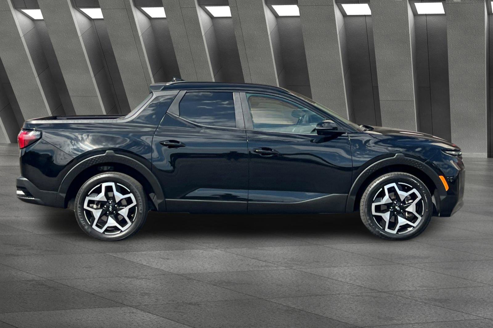 Used 2022 Hyundai Santa Cruz Limited image 3