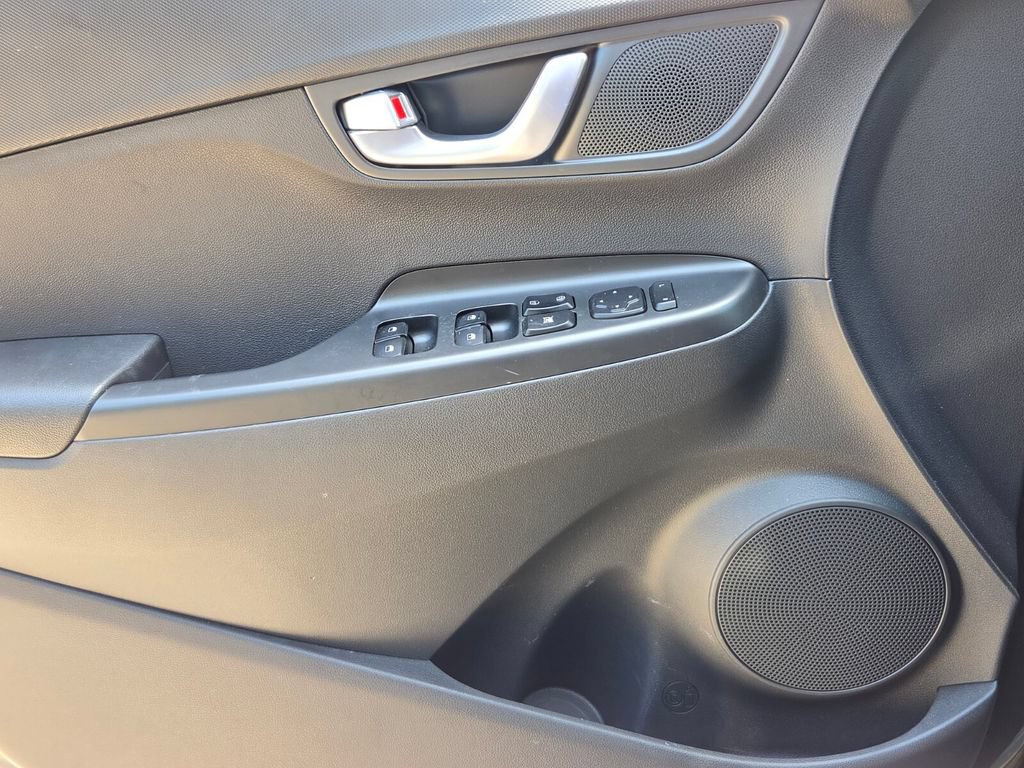 Used 2023 Hyundai Kona SEL FWD image 29