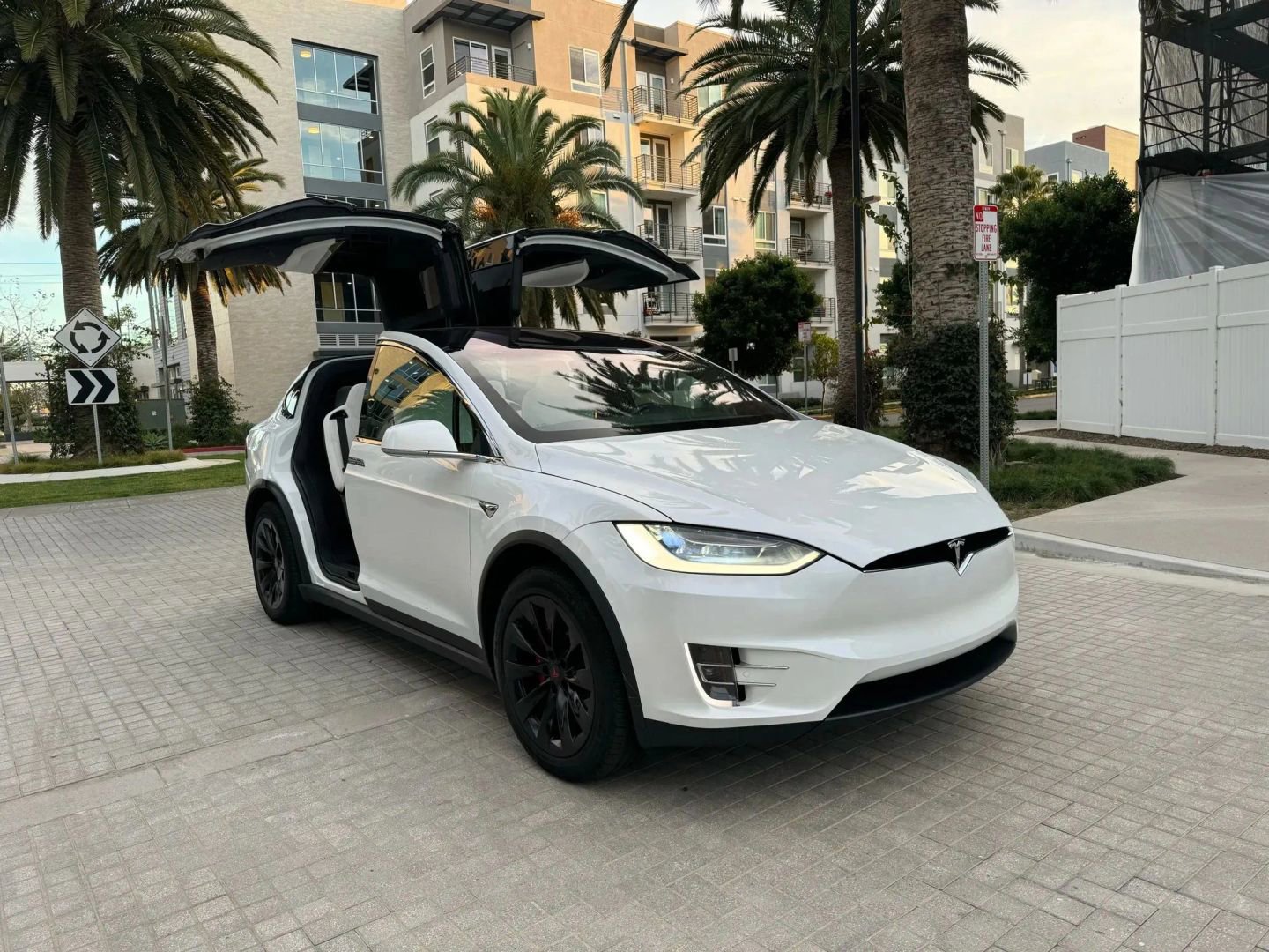 Used 2020 Tesla Model X Long Range AWD/4WD image 3