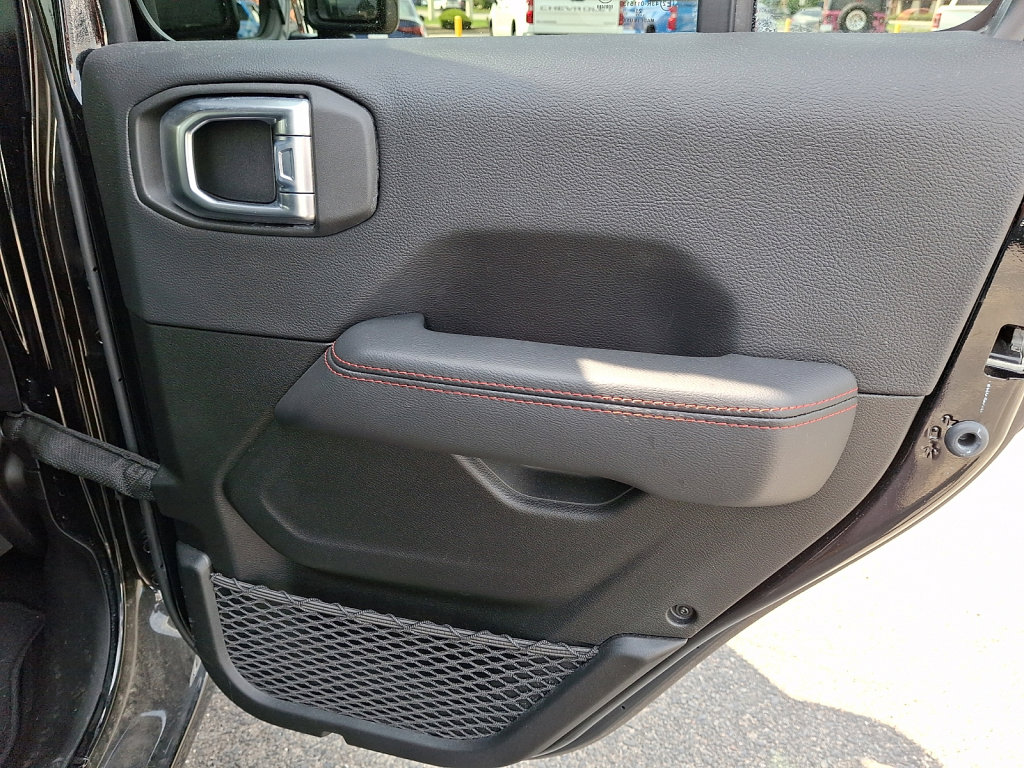 Used 2022 Jeep Wrangler Unlimited Rubicon w/ Steel Bumper Group image 14