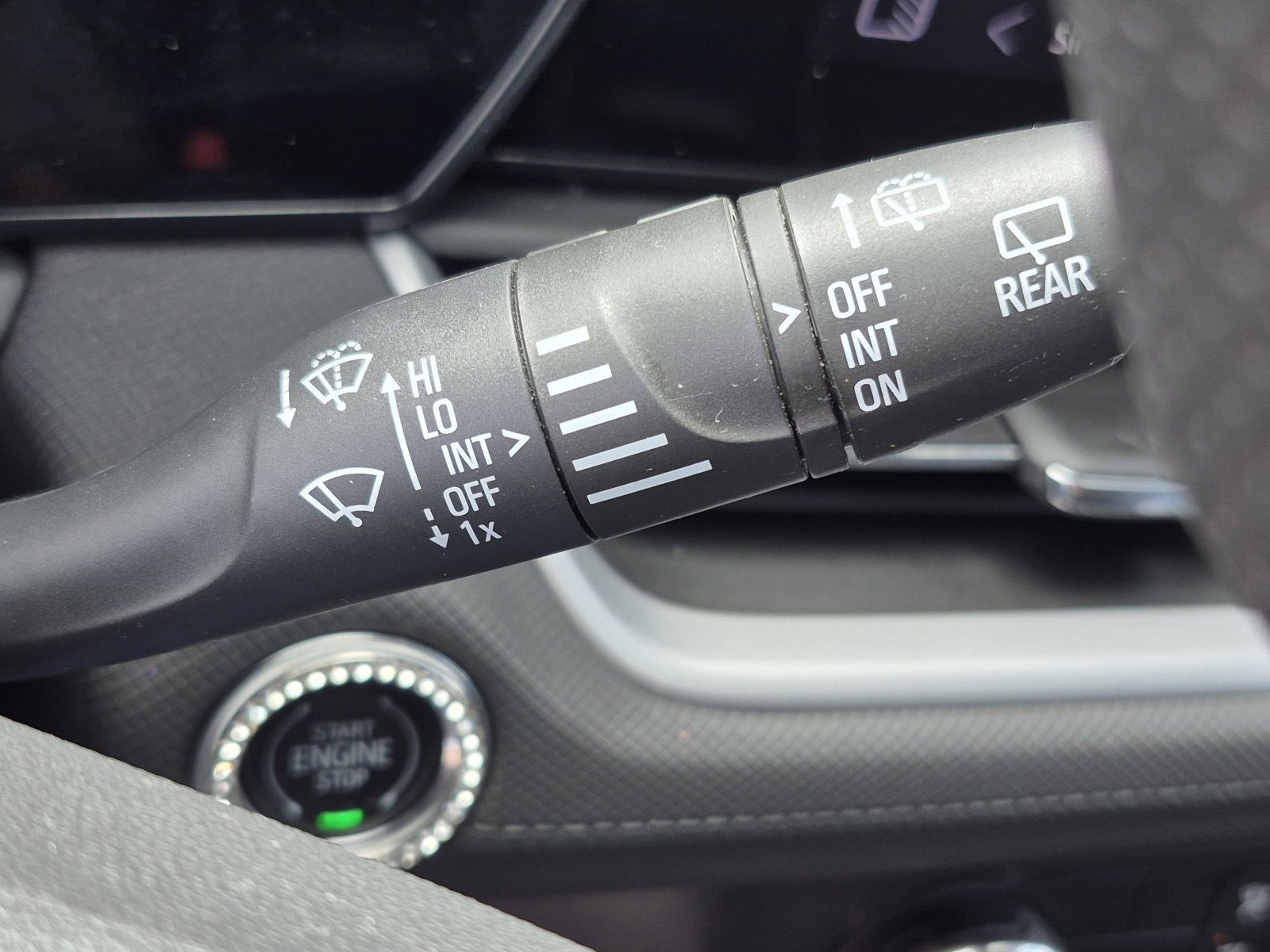 Used 2025 Chevrolet TrailBlazer LS w/ LS Convenience Package FWD image 32