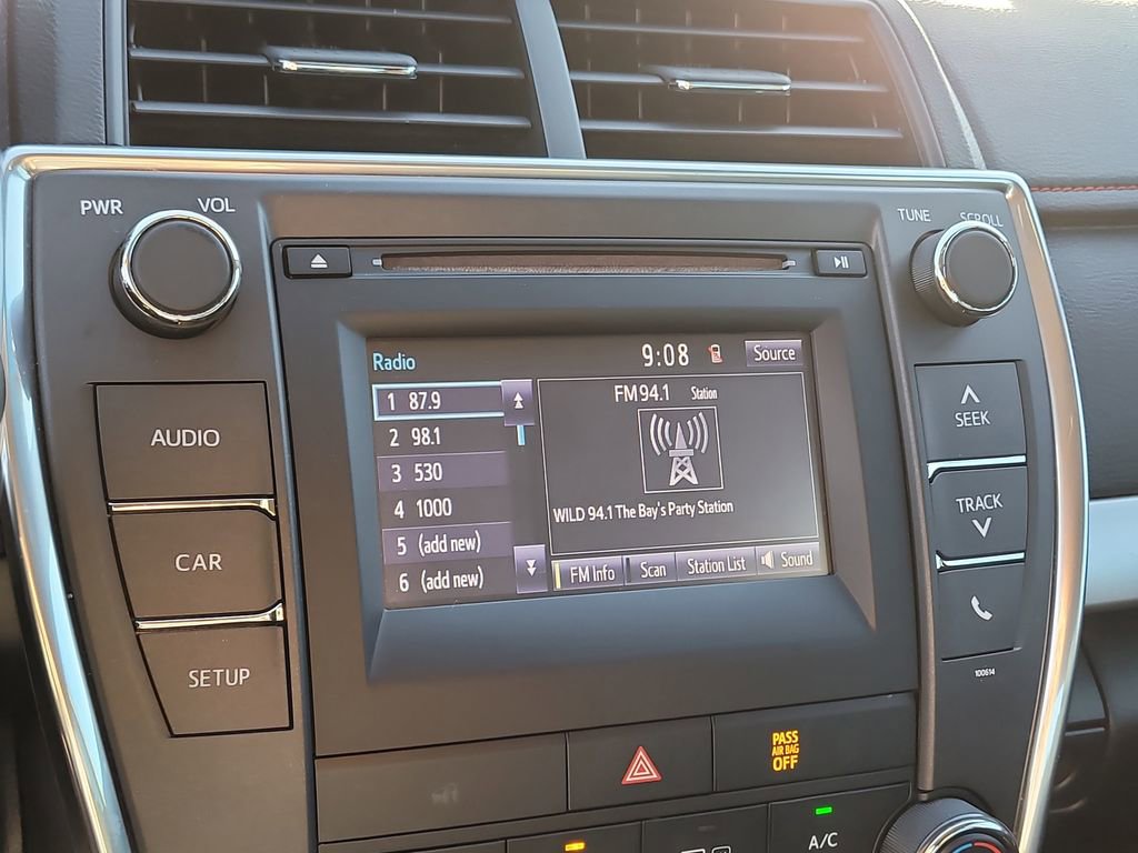 Used 2017 Toyota Camry SE image 19