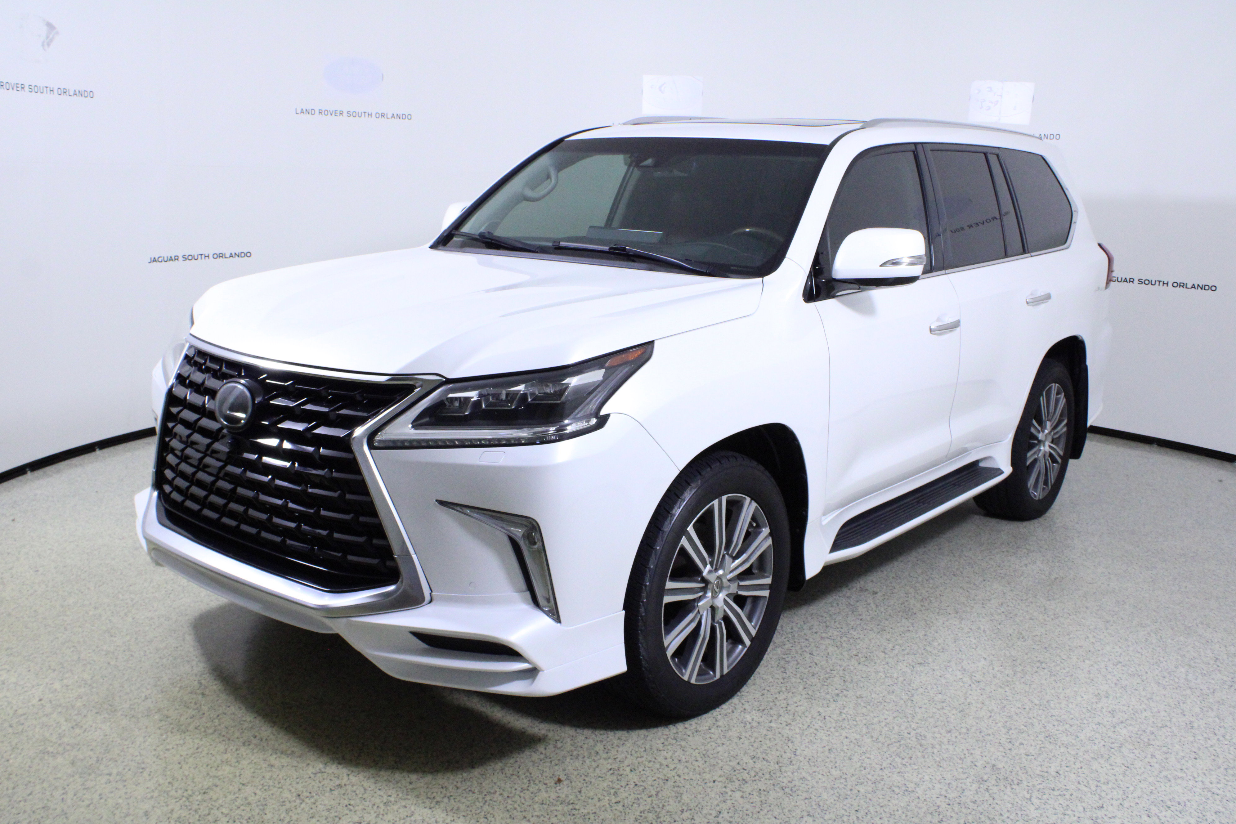 Used 2017 Lexus LX 570 4WD w/ Luxury Package image 4