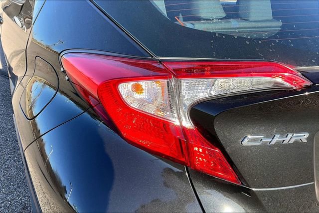 Used 2022 Toyota C-HR XLE image 30