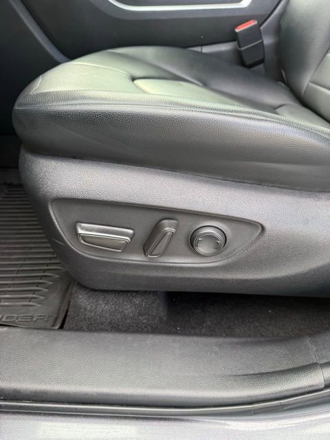 Used 2023 Toyota Highlander XLE image 17