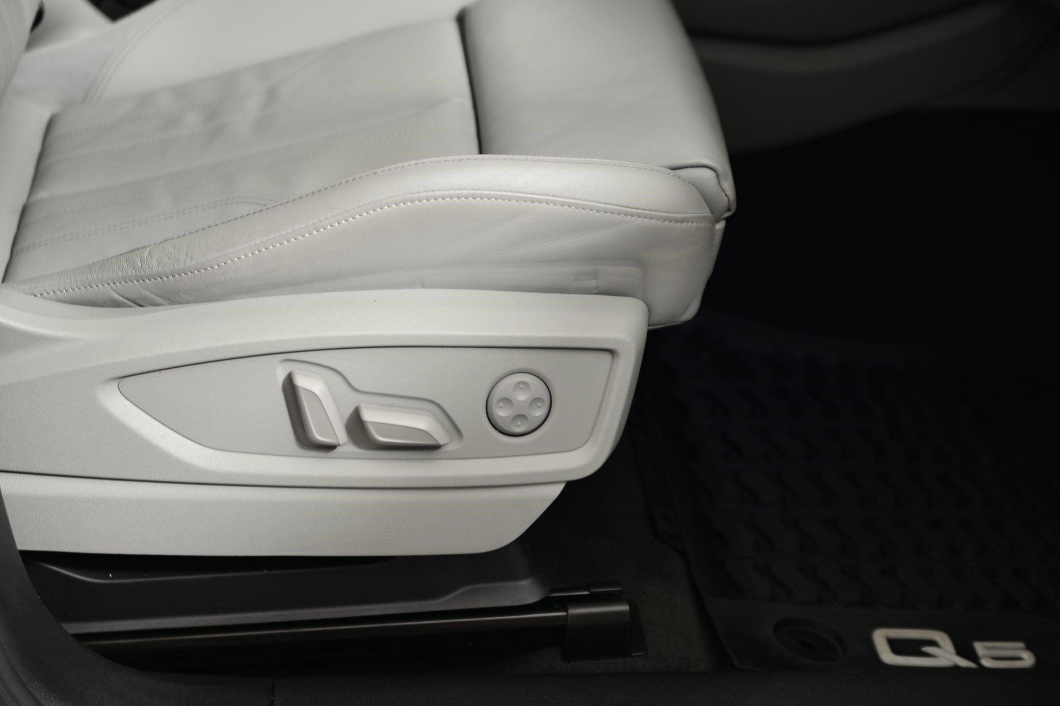 Certified 2022 Audi Q5 e Premium w/ Convenience Package image 10