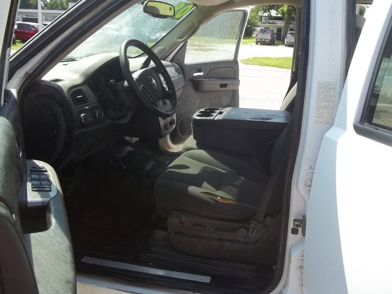 Used 2008 Chevrolet Suburban 2500 w/ Snow Plow Prep Package image 7