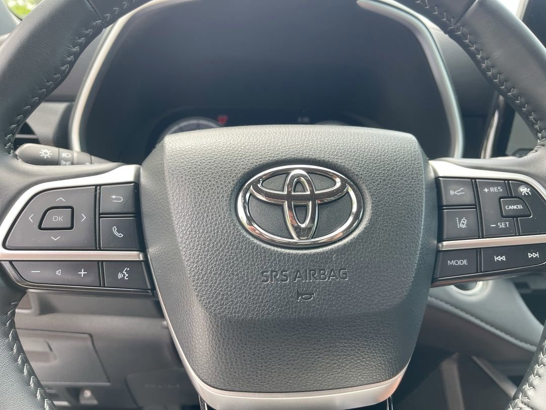 Certified 2025 Toyota Highlander XSE AWD/4WD image 6
