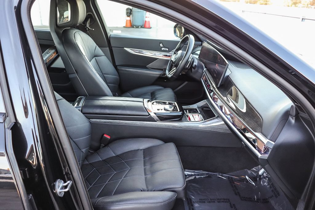 Used 2024 BMW 740i RWD image 20