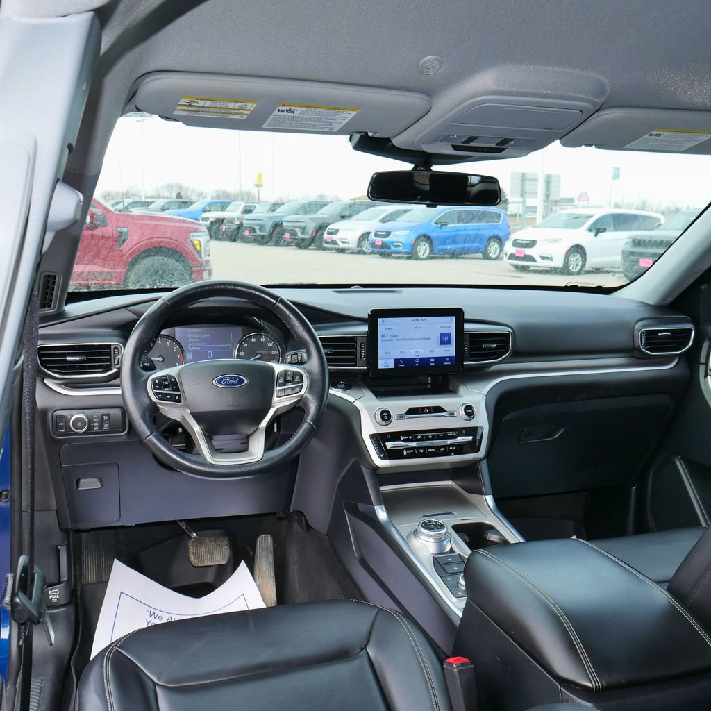 Used 2021 Ford Explorer XLT w/ Equipment Group 202A image 2
