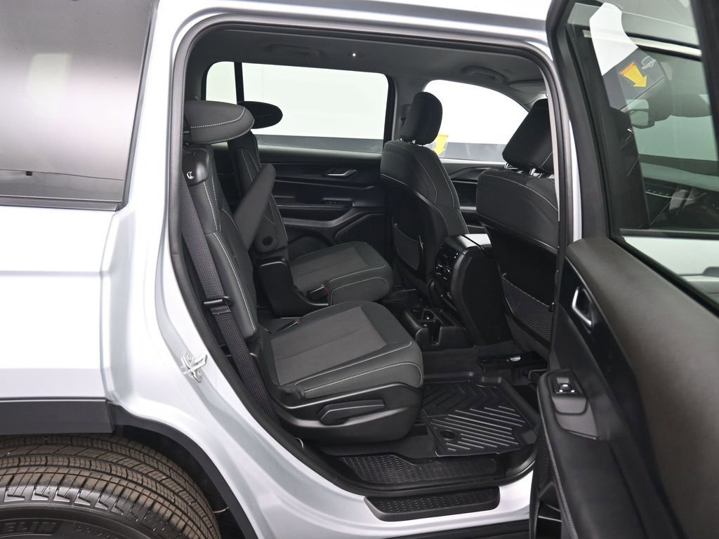 Used 2023 Jeep Grand Cherokee L Laredo AWD/4WD image 45