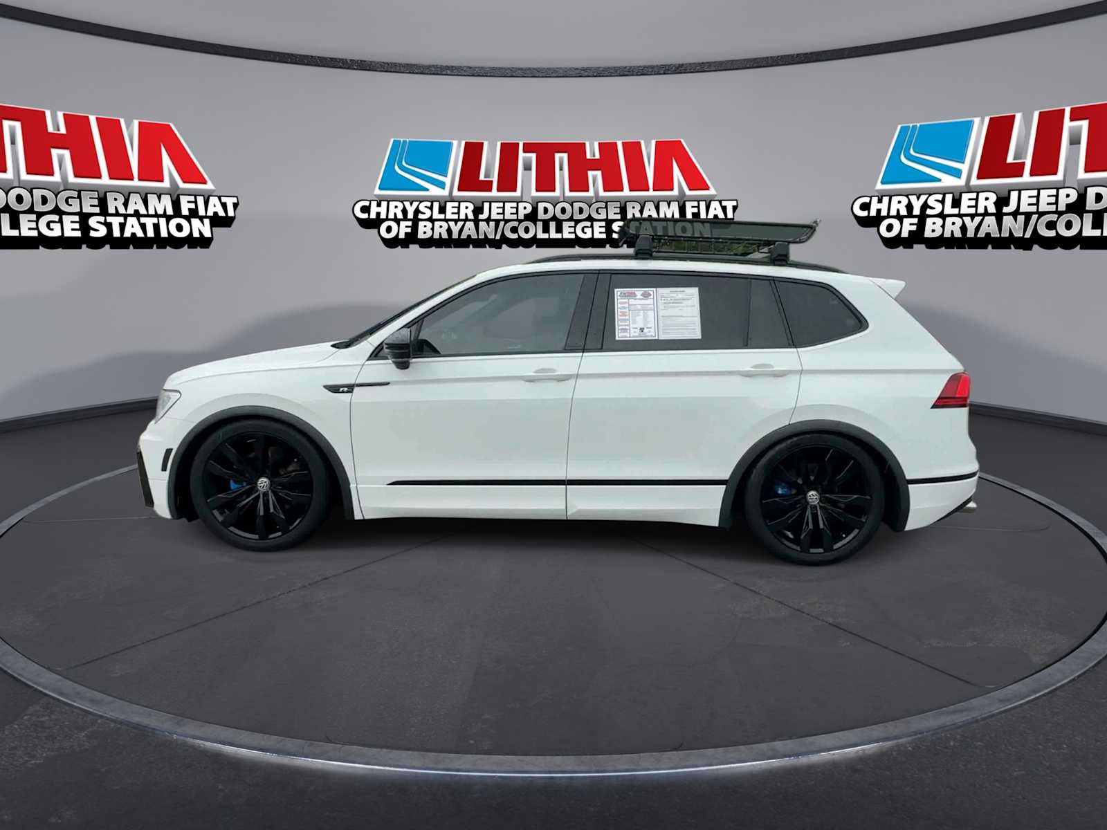 Used 2021 Volkswagen Tiguan SE R-Line w/ 3rd Row Seat Package AWD/4WD image 5
