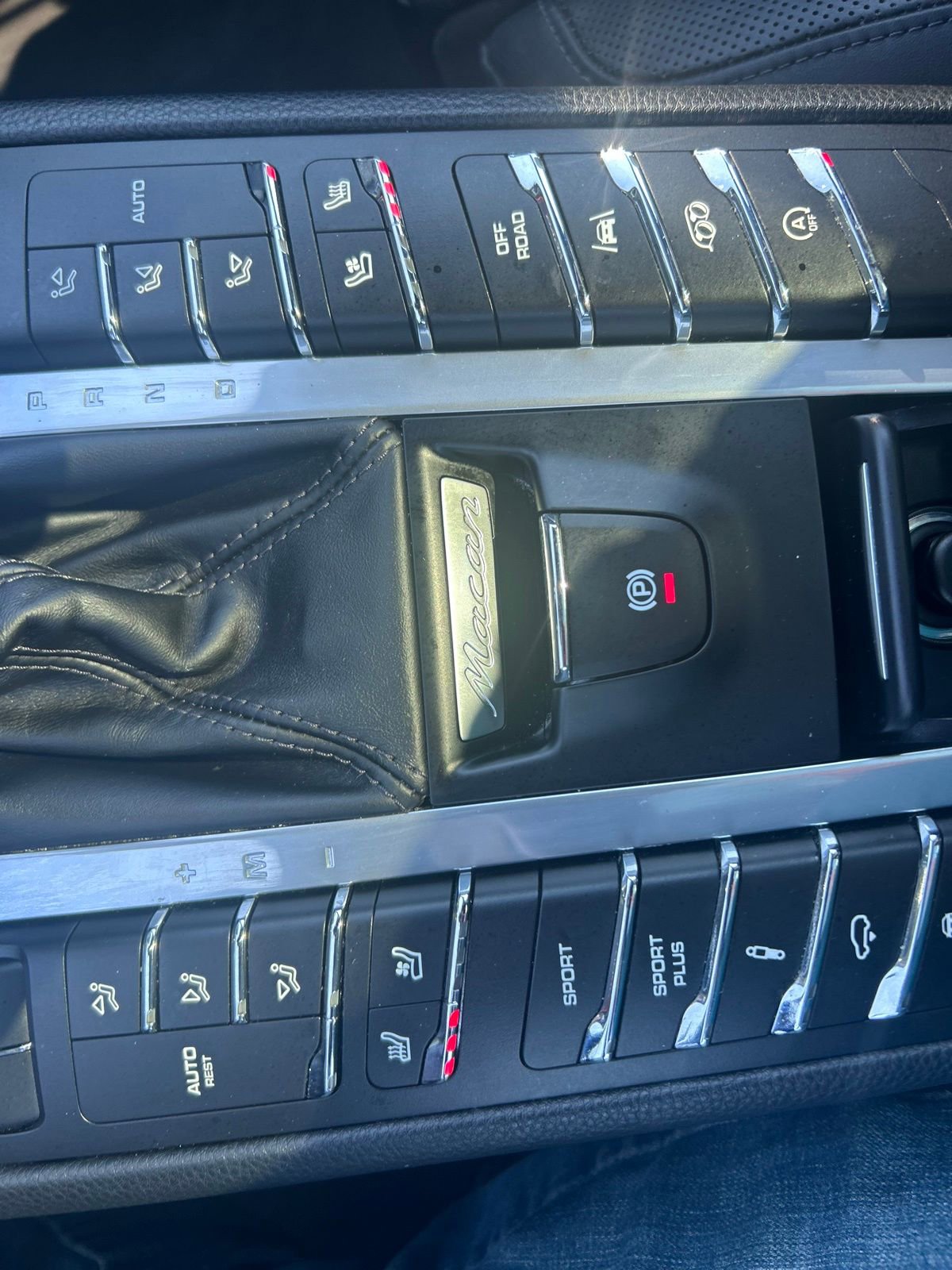 Used 2018 Porsche Macan Sport Edition image 38