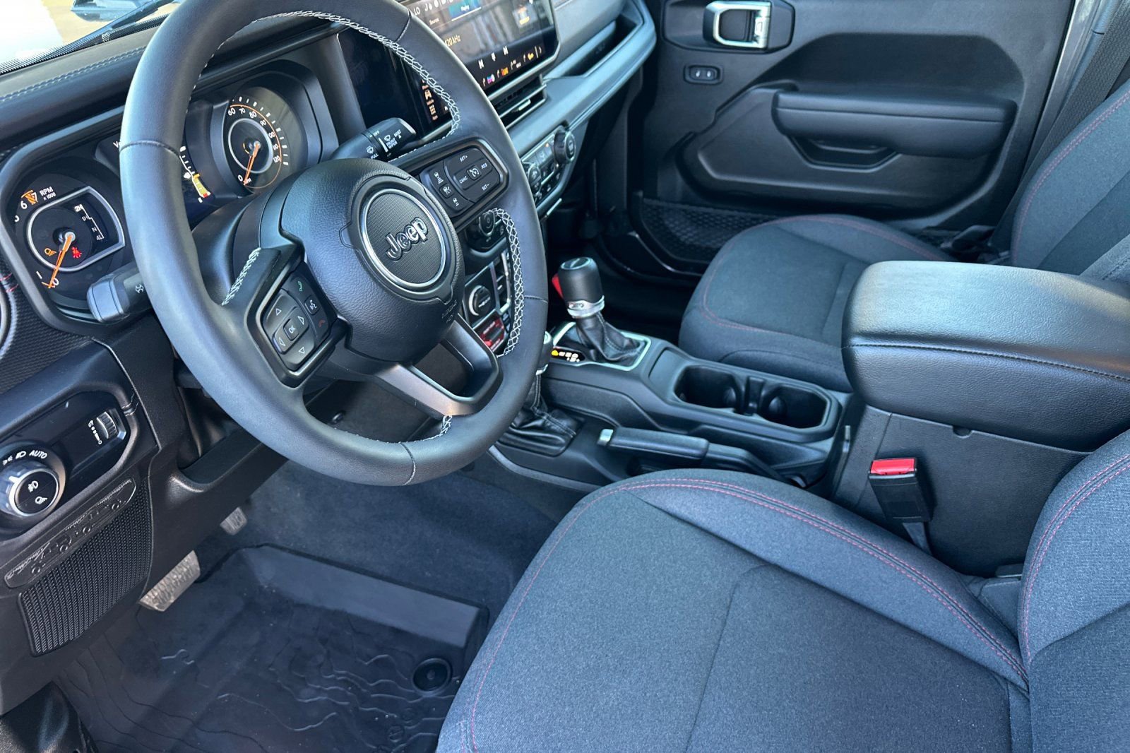 Used 2025 Jeep Gladiator Rubicon w/ Safety Group image 9