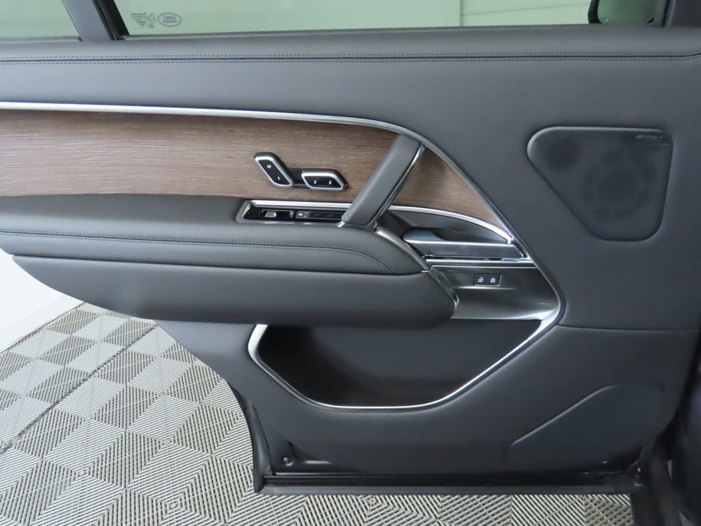 New 2025 Land Rover Range Rover Long Wheelbase SE image 27