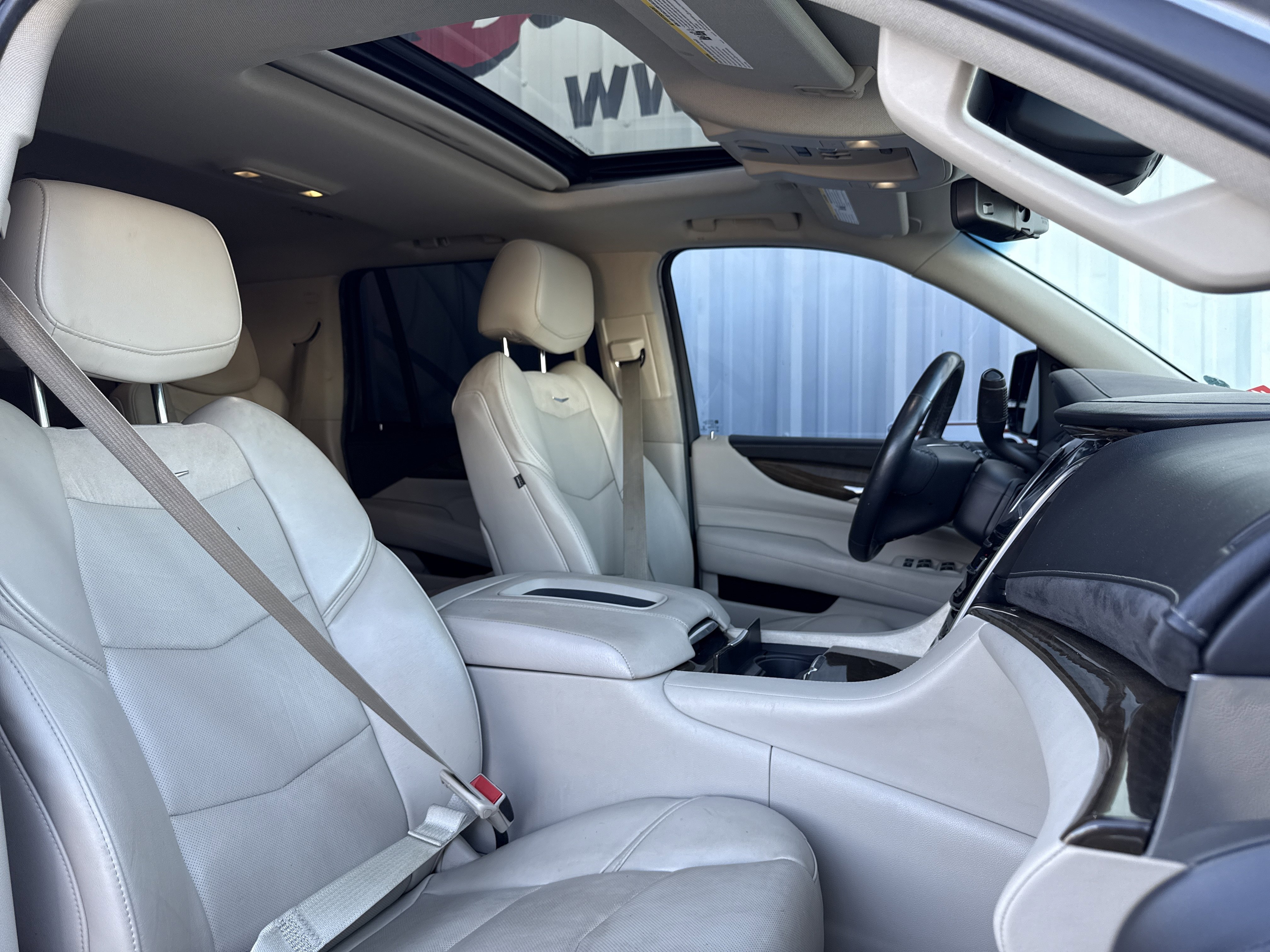 Used 2018 Cadillac Escalade Luxury w/ LPO, Radiant Package image 41