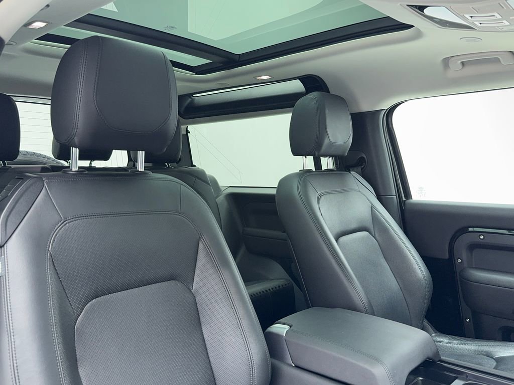 Used 2024 Land Rover Defender 90 S image 43