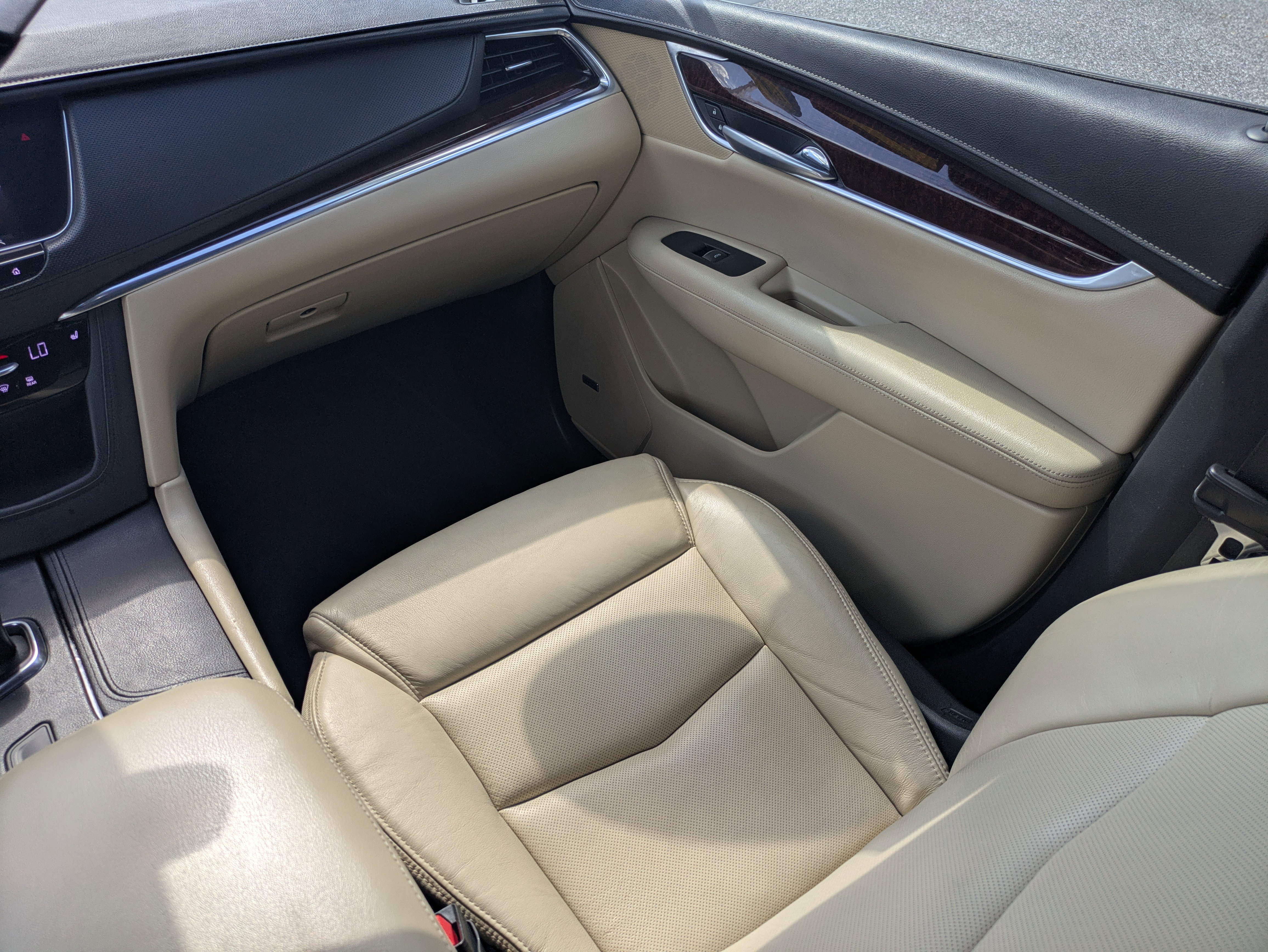 Used 2017 Cadillac XT5 Luxury w/ Driver Awareness Package image 77