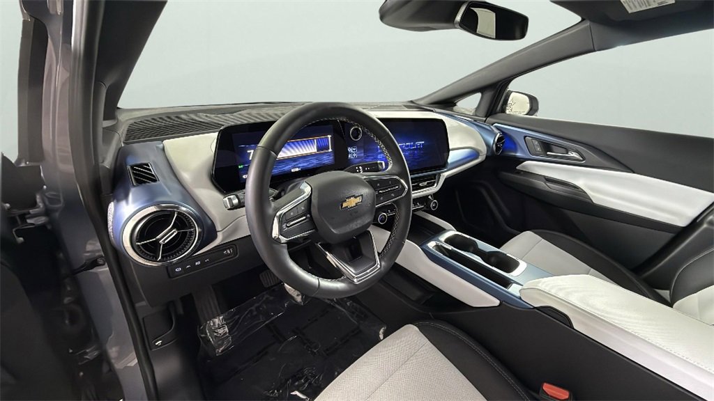 Used 2025 Chevrolet Equinox EV LT image 18