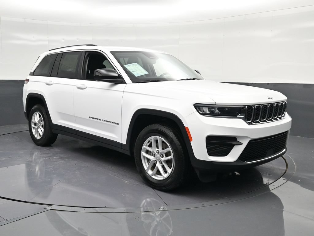 Used 2023 Jeep Grand Cherokee Laredo AWD/4WD image 5