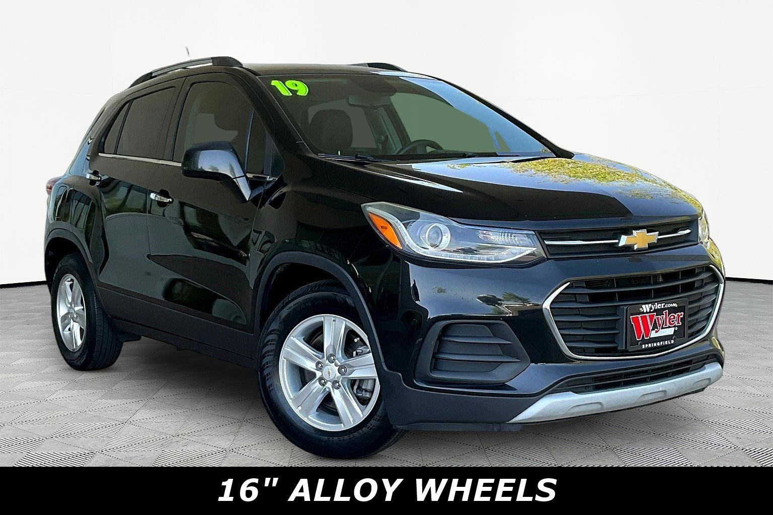 Used 2019 Chevrolet Trax LT w/ LT Convenience Package FWD image 3
