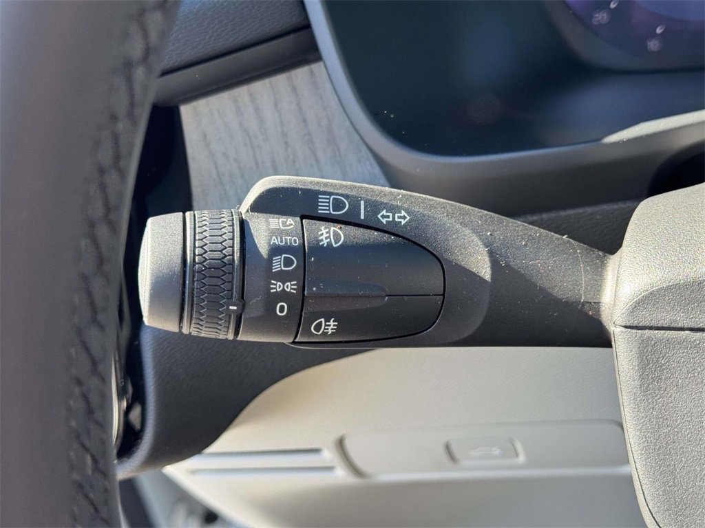 Used 2023 Volvo XC40 B5 Plus w/ Driver Assist Package image 21