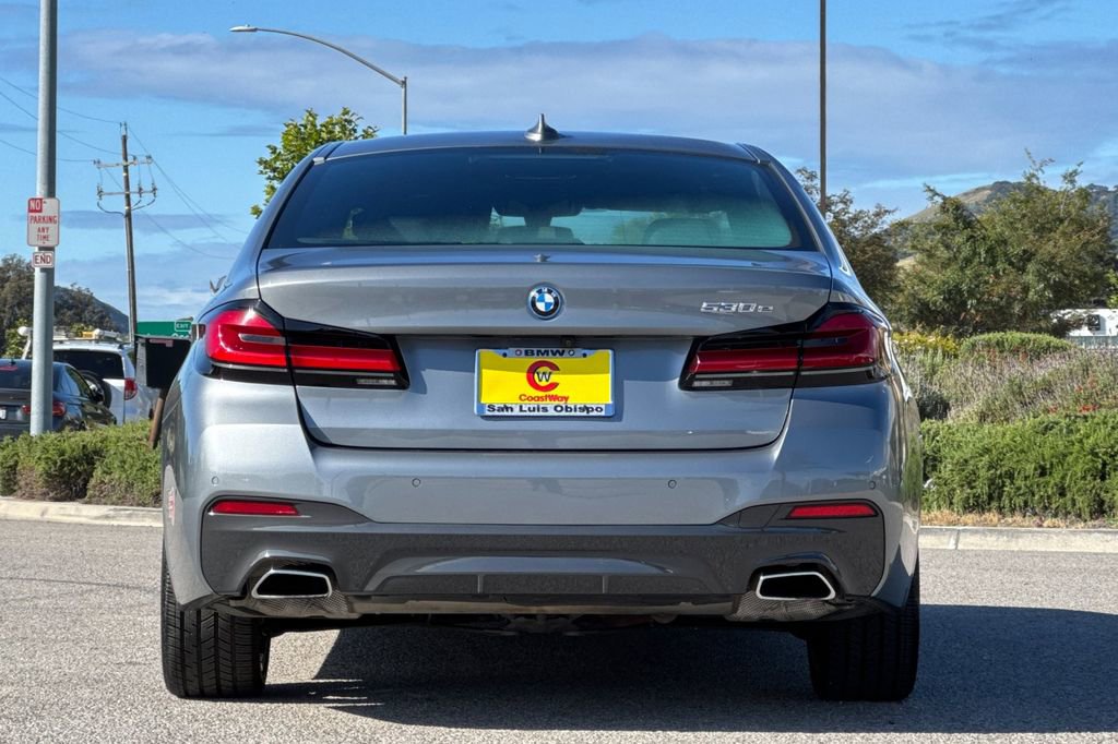Used 2023 BMW 530e w/ M Sport Package RWD image 4