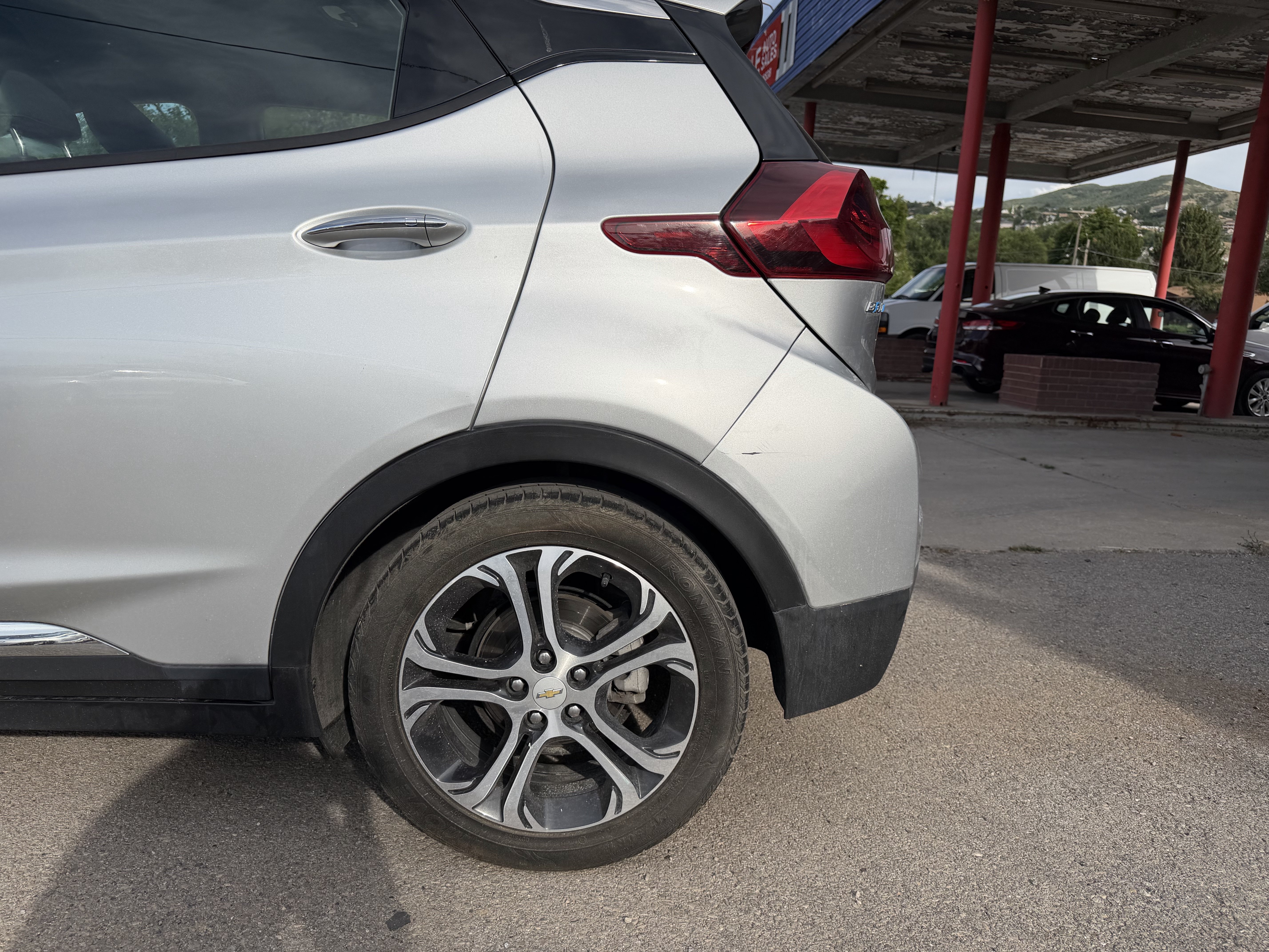 Used 2019 Chevrolet Bolt Premier w/ Infotainment Package FWD image 21