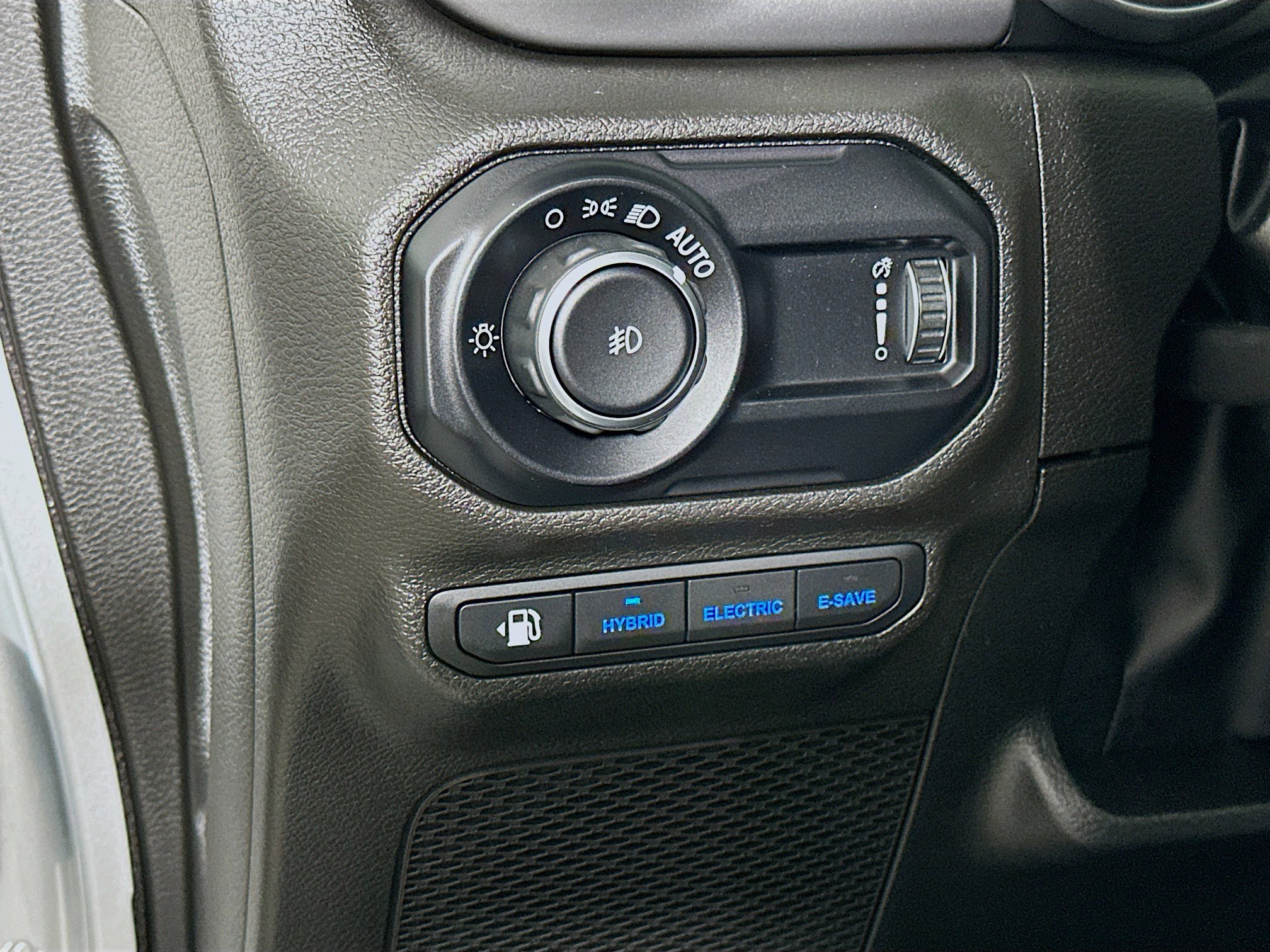 Used 2023 Jeep Wrangler Unlimited Rubicon 4xe w/ Safety Group image 17