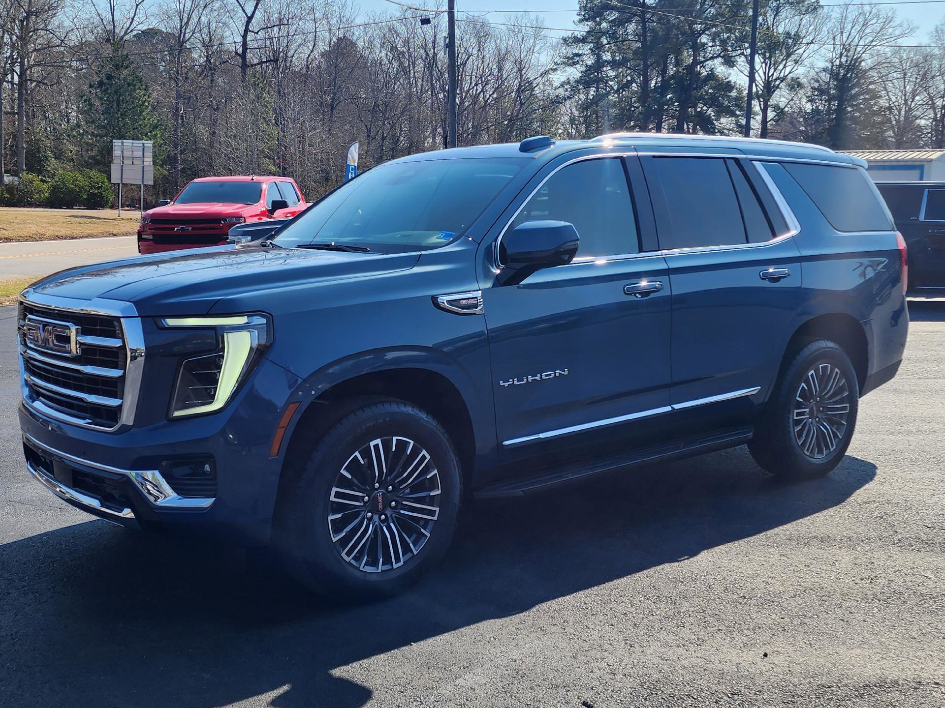 Used 2025 GMC Yukon Elevation AWD/4WD image 5