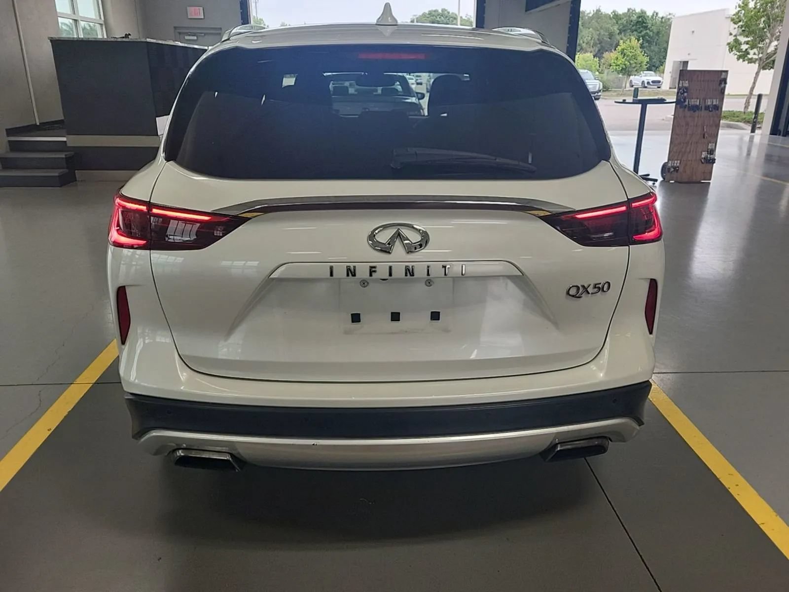 Used 2019 INFINITI QX50 Essential w/ Sensory Package AWD/4WD image 4