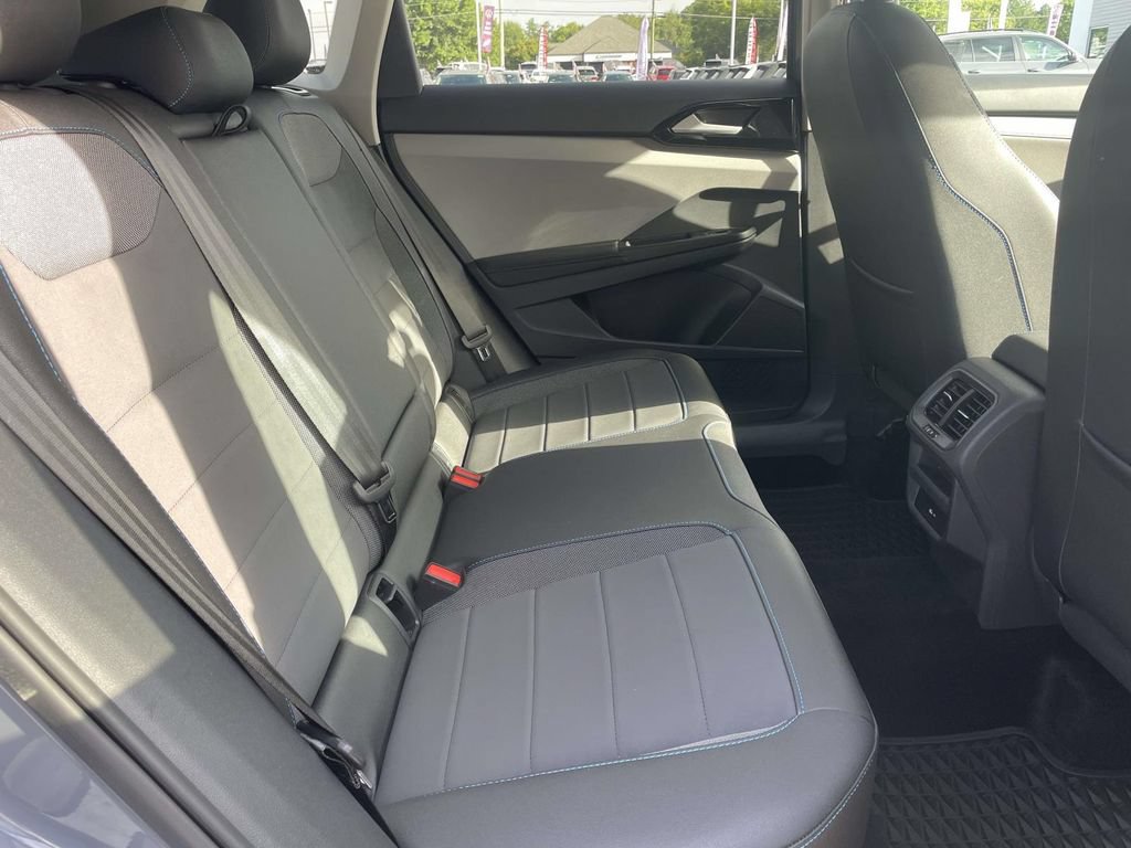 Certified 2024 Volkswagen Taos SE AWD/4WD image 11