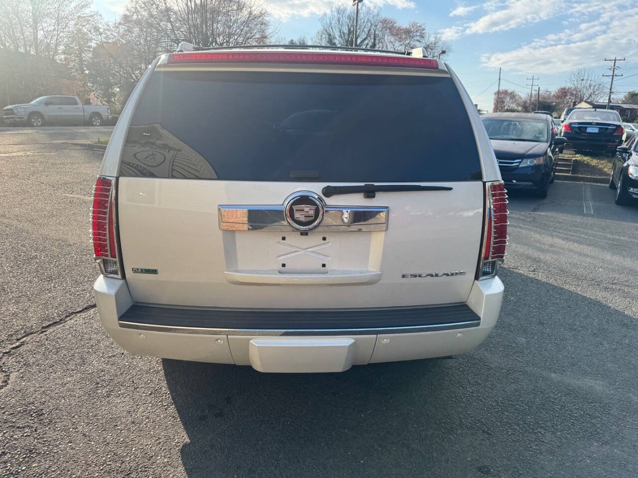 Used 2010 Cadillac Escalade 2WD image 6