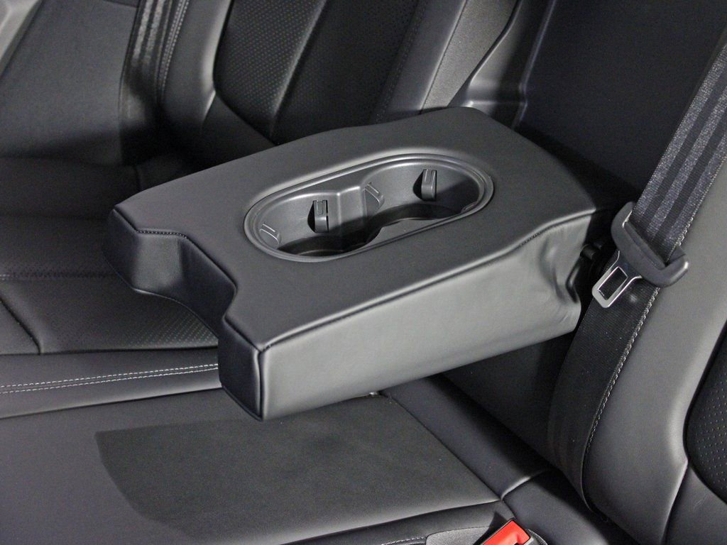 Certified 2025 Porsche Macan Turbo image 36