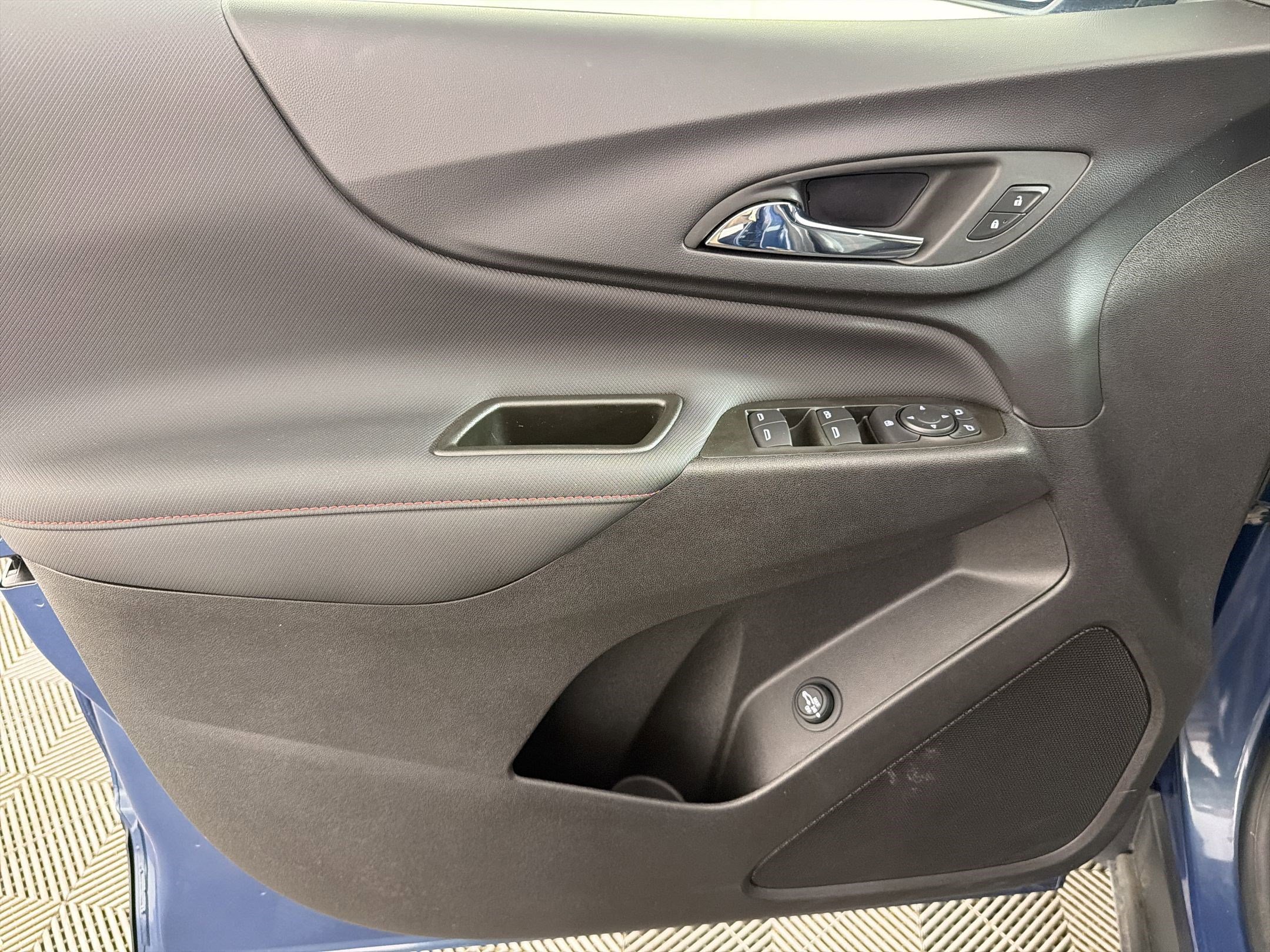 Used 2024 Chevrolet Equinox RS image 13