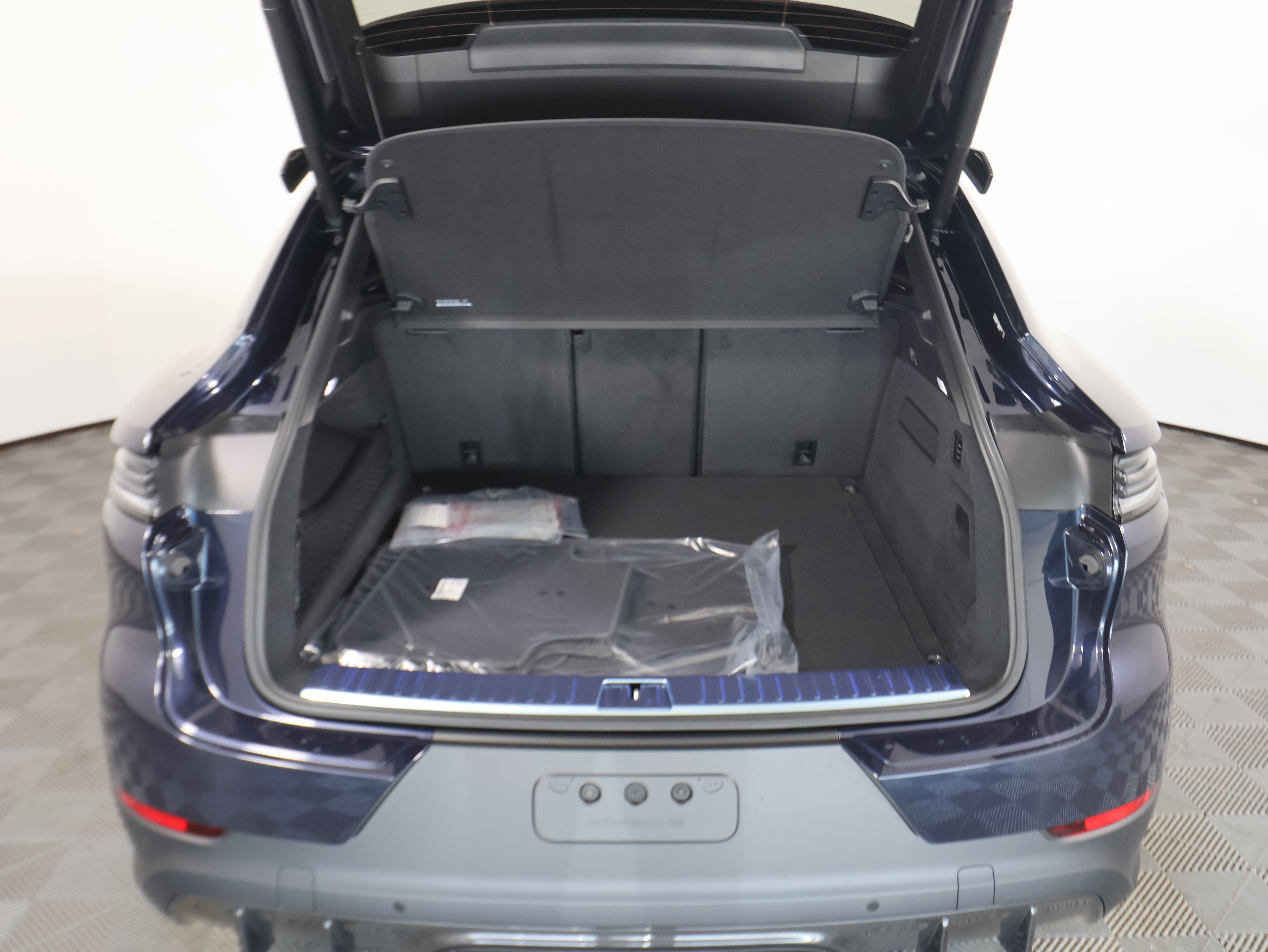 New 2025 Porsche Cayenne Turbo GT image 21