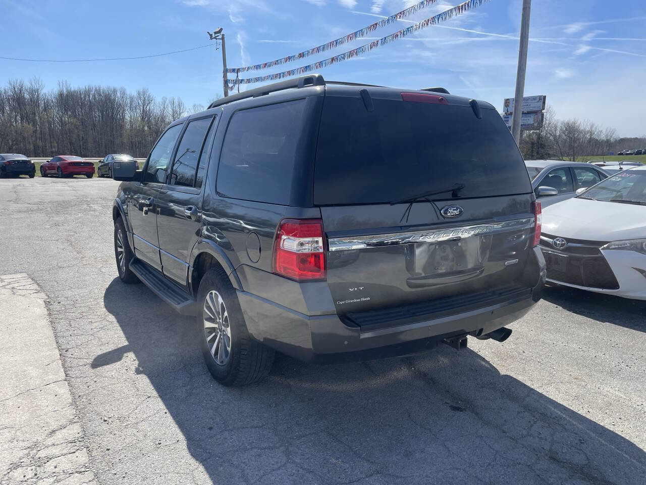 Used 2015 Ford Expedition XLT w/ Equipment Group 201A AWD/4WD image 4