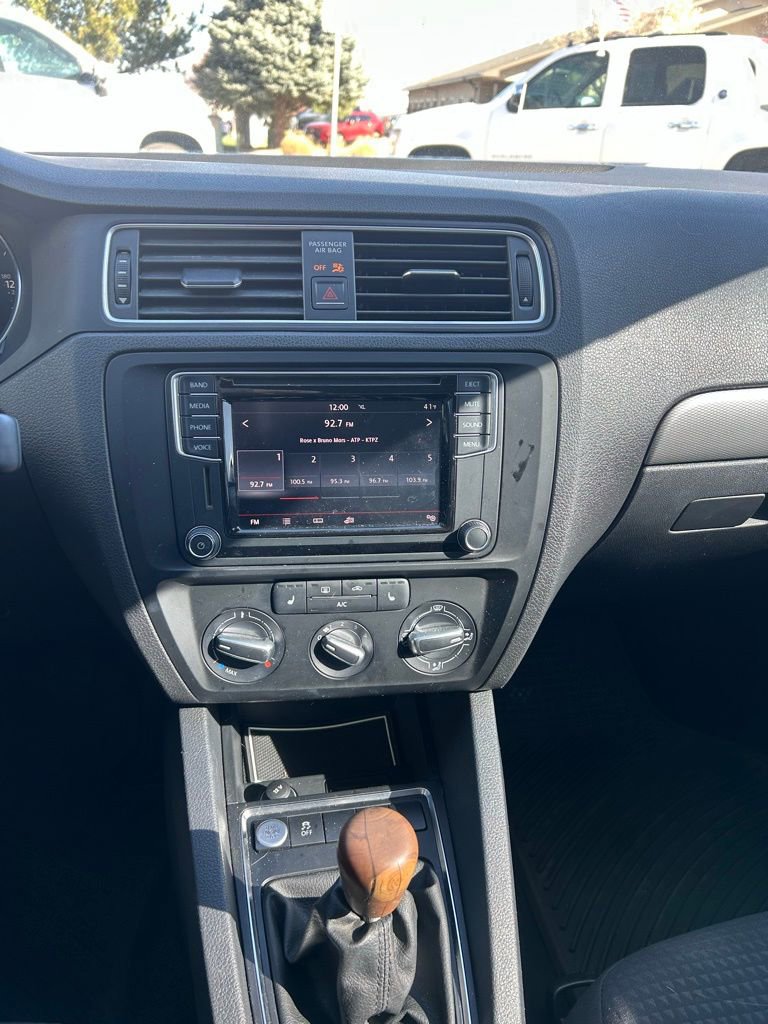 Used 2016 Volkswagen Jetta SE image 18