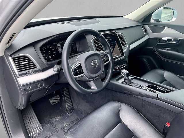 Used 2021 Volvo XC90 T5 Momentum w/ Protection Package Premier FWD image 14