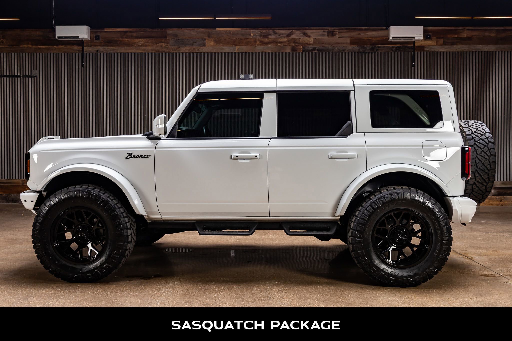 Used 2024 Ford Bronco Badlands image 6