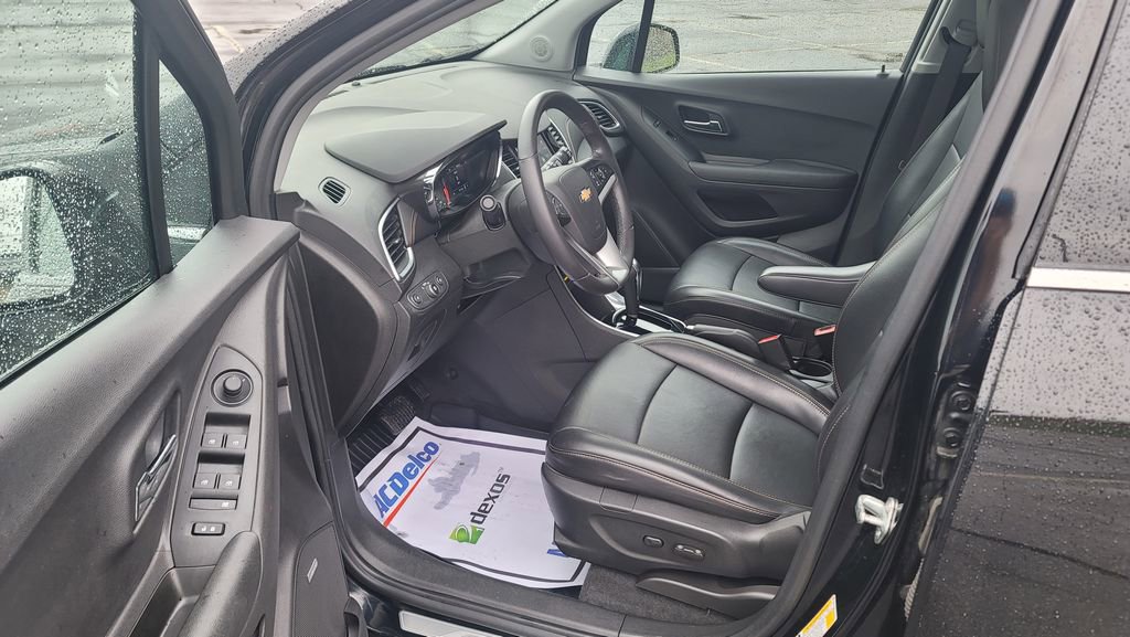Used 2020 Chevrolet Trax Premier w/ LPO, Cargo Package image 18