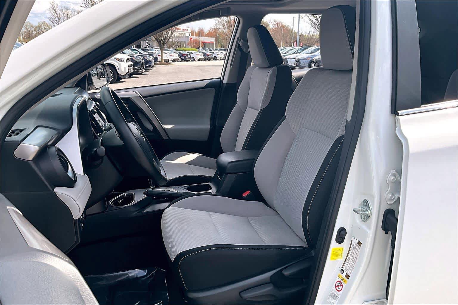 Used 2018 Toyota RAV4 XLE image 8