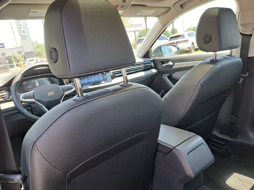 Used 2025 Volkswagen Jetta SE FWD image 24
