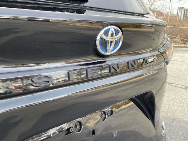 Used 2022 Toyota Sienna XLE image 11