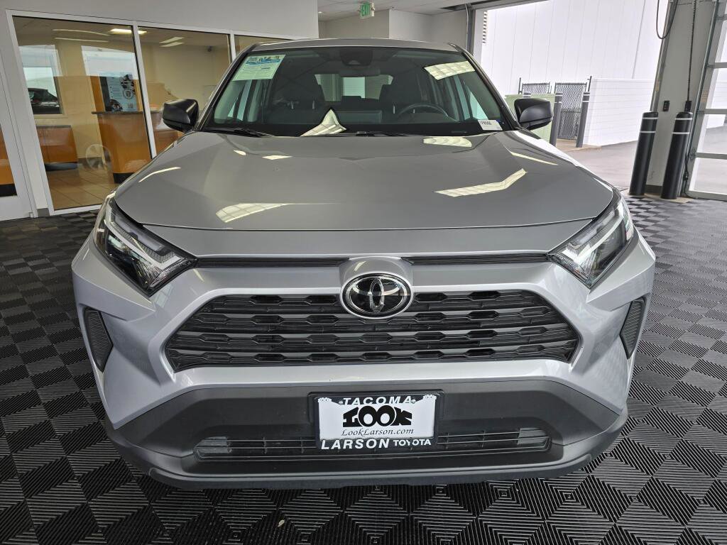 Used 2025 Toyota RAV4 LE image 8