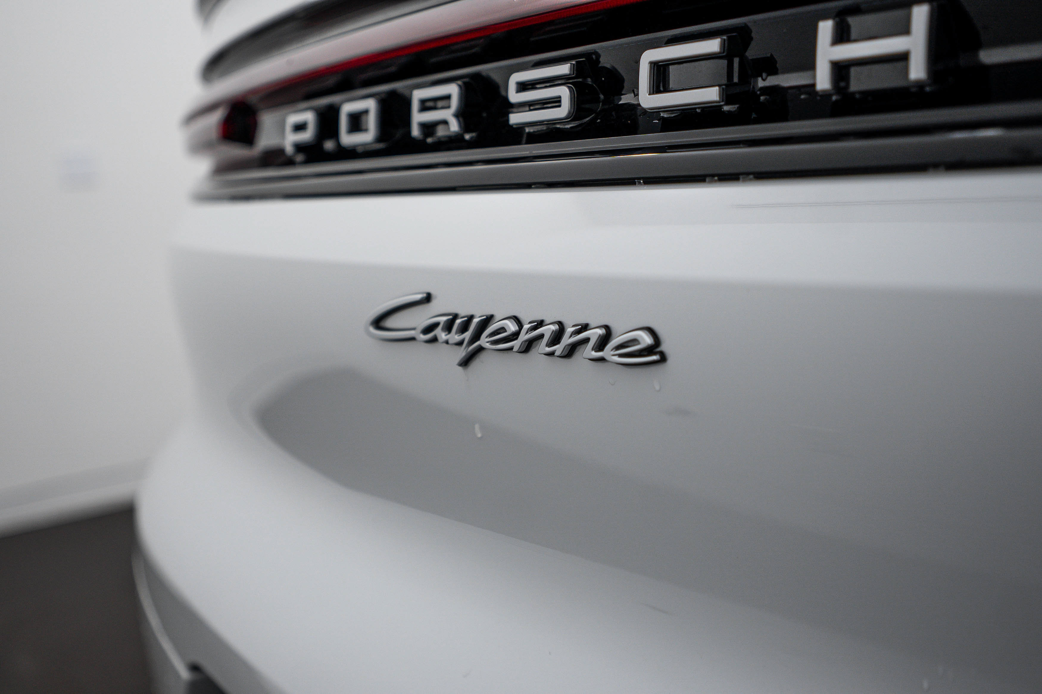 Certified 2025 Porsche Cayenne E-Hybrid Coupe AWD/4WD image 29