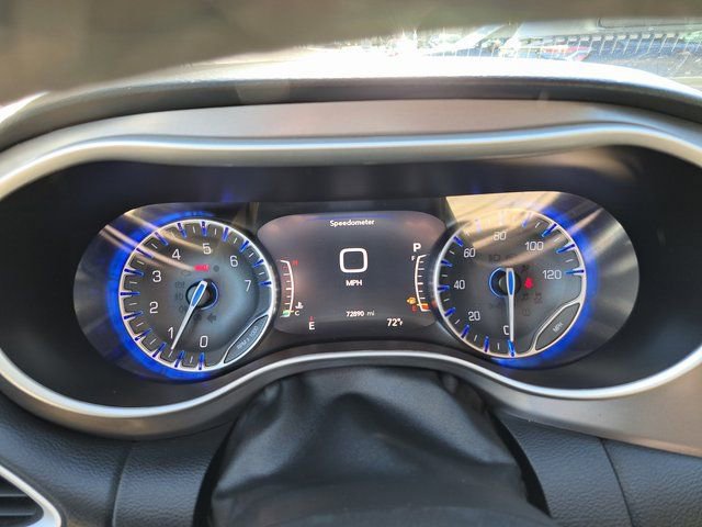 Used 2023 Chrysler Pacifica Touring-L FWD image 11